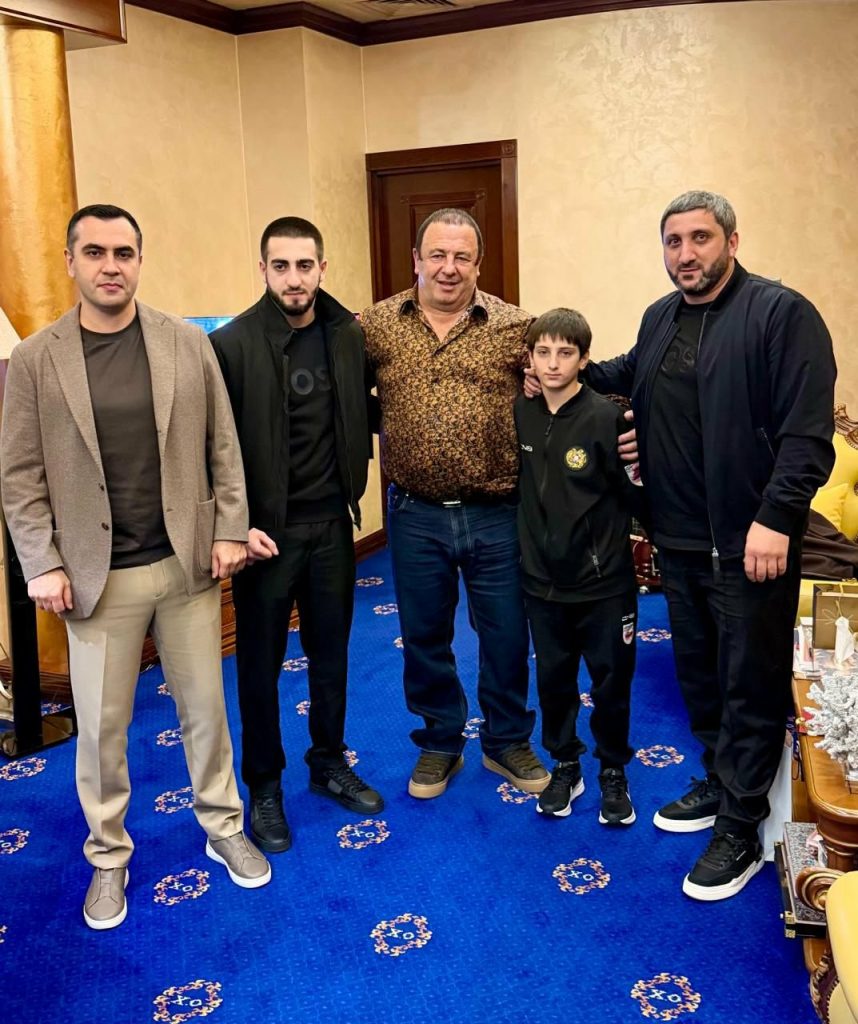 601802937_1335512775044042_5398148331407085161_n